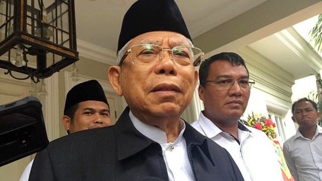 Calon Wakil Presiden nomor urut 01, Ma'ruf Amin beri keterangan kepada wartawan di kediamannya, Jalan Situbondo, Menteng, Jakarta Pusat, Jumat (15/3). Foto: Andesta Herli/kumparan