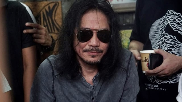 Personel SLANK, Abdi Negara alias Abdee dalam acara peluncuran video klip #Barengjokowi di Markas Slank. Foto: Dicky Adam Sidiq/kumparan