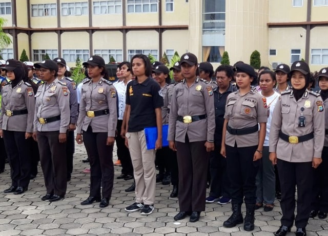 Polwan di Polda Papua Barat. (BumiPapua.com/Irsye Simbar)