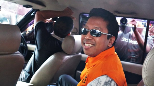 Ketua Umum PPP, Romahurmuziy bergegas usai diperiksa KPK. Foto: Helmi Afandi/kumparan