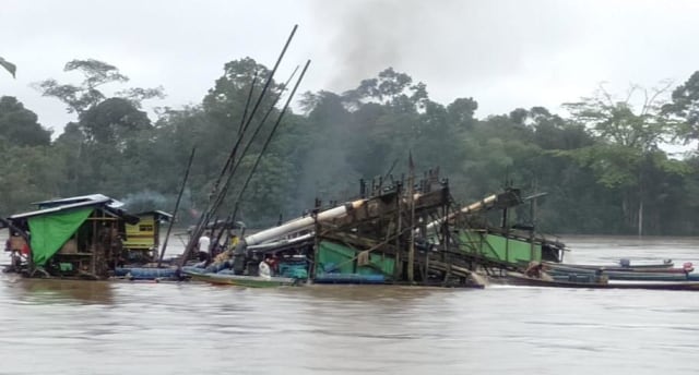 Aktivitas penambangan emas tanpa izin (PETI). Foto: ist