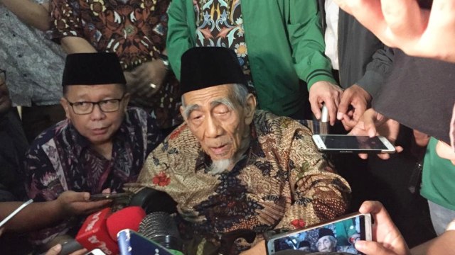 Mbah Moen di DPP PPP. Foto: Lutfan Darmawan/kumparan