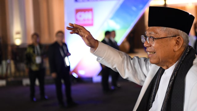 Cawapres no urut 01, Ma'ruf Amin tiba jelang Debat Ketiga Calon Wakil Presiden (Cawapres) Pemilu 2019 di Hotel Sultan, Minggu, (17/3). Foto: ANTARA FOTO/Dhemas Reviyanto