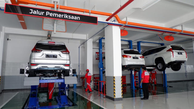 Servis di diler Mitsubishi Srikandi Diamond Indah Motors di Wiyung, Surabaya. Foto: Aditya Pratama Niagara / kumparanOTO