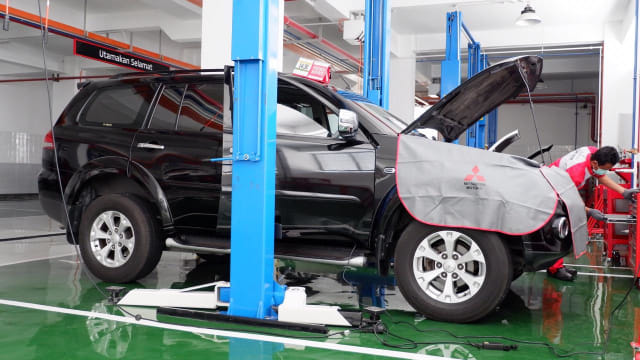 Servis di diler Mitsubishi Srikandi Diamond Indah Motors di Wiyung, Surabaya. Foto: Aditya Pratama Niagara / kumparanOTO