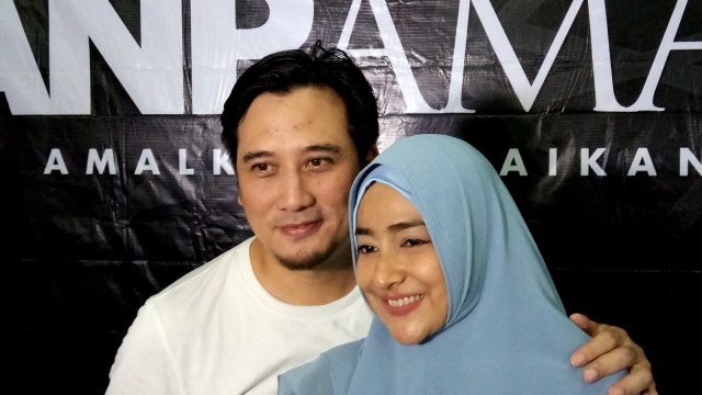 Pasangan selebriti Tengku Firmansyah dan Cindy Fatika Sari. Foto: Aria Pradana/kumparan
