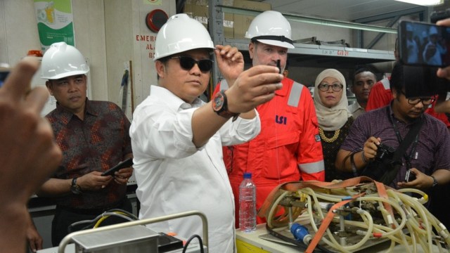 Menkominfo Rudiantara bersama PT Palapa Ring Barat. Foto: Kominfo