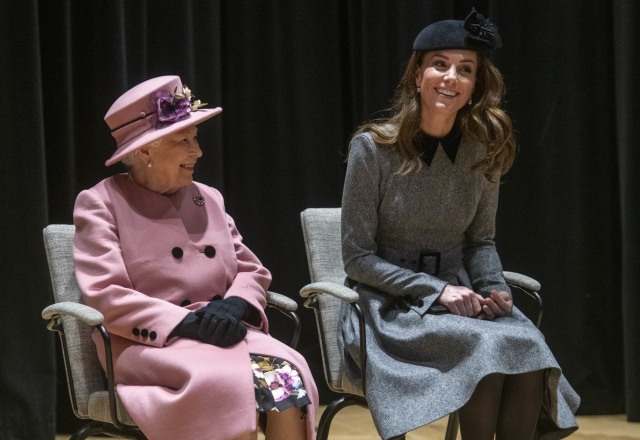 Kate Middleton dan Ratu Elizabeth II Foto: PAUL GROVER / POOL / AFP
