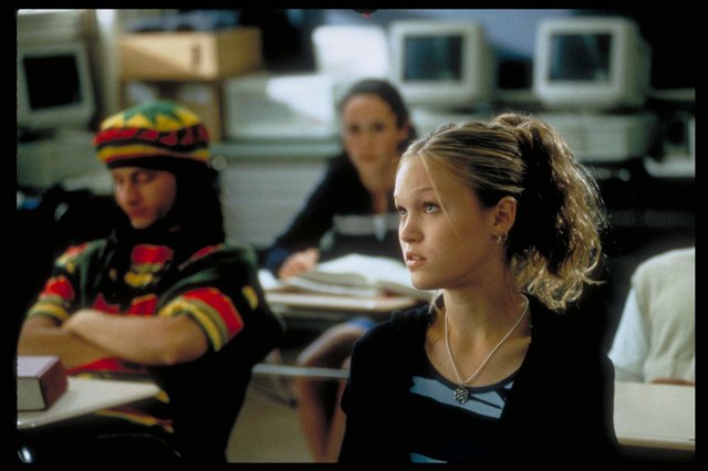 Si anti-sosial, Kat (Julia Stiles) (Sumber: Touchstone Pictures)
