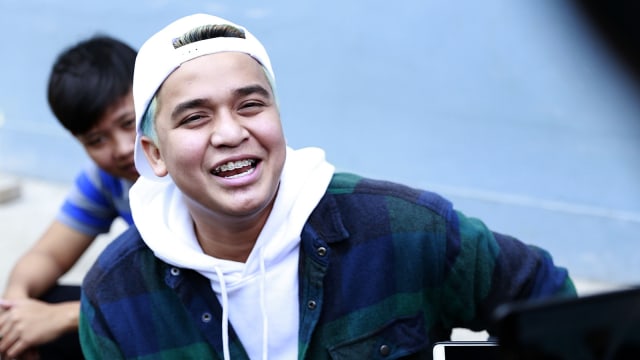 Presenter Billy Syahputra saat ditemui wartawan seusai mengisi acara di studio Trans TV Jakarta Rabu (20/3). Foto: Ronny