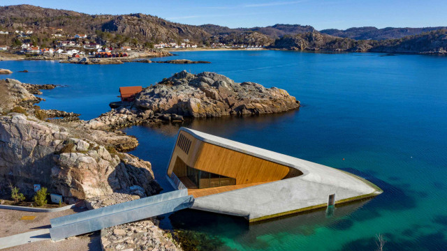 Tampilan luar restoran bawah laut di Baaly, Norwegia. Foto: REUTERS/Lefteris Karagiannopoulos