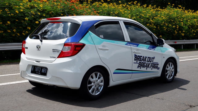 Uji irit Honda Brio melintasi tol lingkar luar Jakarta Foto: Aditya Pratama Niagara/kumparanOTO