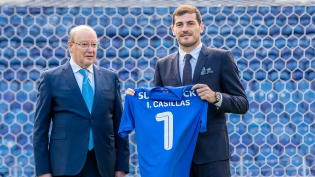 Iker Casillas perpanjang kontrak dengan FC Porto. Foto: Twitter @fcporto