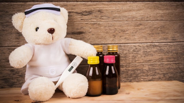 Siapkan obat-obatan khusus untuk bayi di rumah Foto: Shutterstock