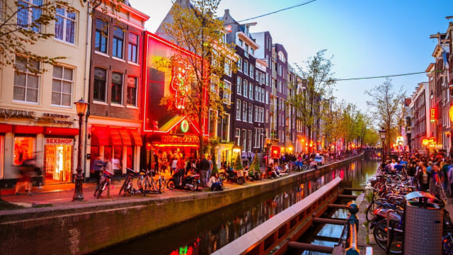 Distrik Lampu Merah di Amsterdam, Belanda. Foto: Shutterstock