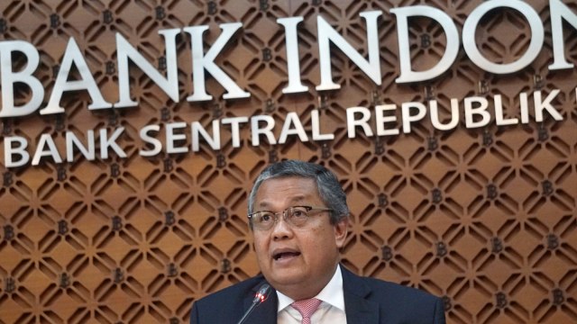 Gubernur Bank Indonesia, Perry Warjiyo memberikan keterangan pers terkait hasil Rapat Dewan Gubernur BI bulan Maret di Jakarta, Kamis (21/3). Foto: Fanny Kusumawardhani/kumparan
