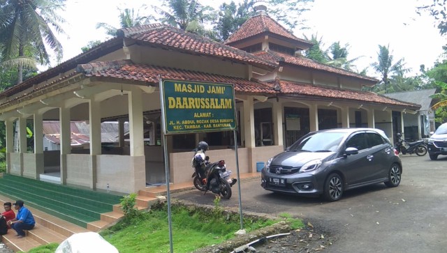 Masjid Darussalam di Banyumas yang dirusak orang tak dikenal. Foto: Dok. Istimewa