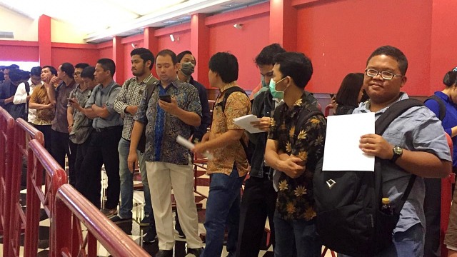 Antrean Pameran Kesempatan Kerja (Job Fair) Nasional Ke-XVIII dan Talent Fest di Jiexpo Kemayoran, Jakarta Pusat, Jumat (22/3). Foto: Nurul Nur Azizah/kumparan
