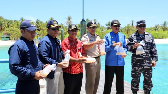 Pemerintah gagalkan upaya penyelundupan 304.354 benih lobster di Batam, Jumat (22/3). Foto: Dok. KKP