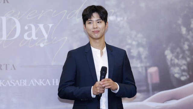 Artis asal Korea Selatan Park Bo Gum saat hadir di konferensi pers jelang acara Good Day di Kota Kasablanka, Jakarta, Jumat (22/3). Foto: Ronny