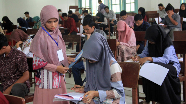 Calon mahasiswa Unsyiah saat mengikuti ujian masuk perguruan tinggi. Foto: Humas Unsyiah