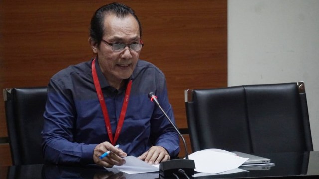 Wakil Ketua KPK, Saut Situmorang memberikan pemaparan kepada awak media dalam konferensi pers terkait OTT Krakatau Steel di Gedung KPK. Foto: Fanny Kusumawardhani/kumparan