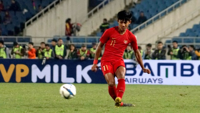 Firza Andika di pertandingan babak Kualifikasi Piala Asia U-23 2020 melawan Vietnam di Stadion My Dinh, Hanoi, Minggu (24/3). Foto: Nugroho Sejati/kumparan