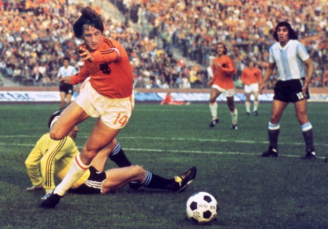 Johan Cruyff, masuk dalam Ballon d'Or Dream Team. Foto: AFP