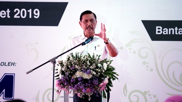 Menteri Koordinator Bidang Kemaritiman, Luhut Binsar Panjaitan memberikan sambutan pada Peresmian PLTSa Merah Putih Bantar Gebang di Tempat Pengolahan Sampah Terpadu (TPST) Bantargebang, Kota Bekasi, Senin (25/3). Foto: Iqbal Firdaus/kumparan