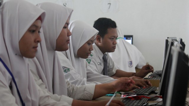 Siswa Sekolah Menengah Kejuruan (SMK). Foto: ANTARA FOTO/Moch Asim