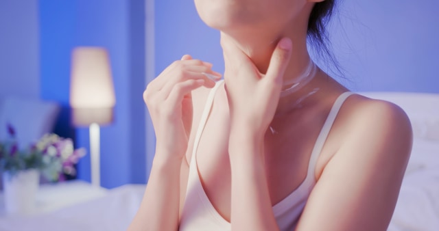 Cara Mencerahkan Kulit Leher yang Menghitam dengan Bahan-bahan Alami. Foto: Shutterstock