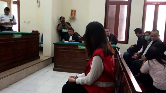 Sidang muncikari Tentri di Pengadilan Negeri Surabaya, Senin (25/3). Foto: Yuana Fatwalloh/kumparan