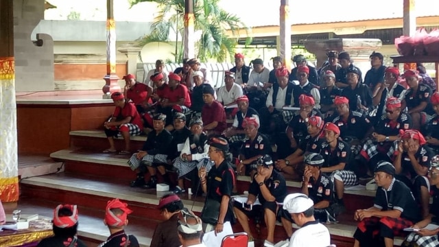 Suasana saat sosialiasai ranperda Desa Adat yang juga akan mengatur keberadaan Pecalang di Bali, Senin (25/3) - kanalbali/LSU