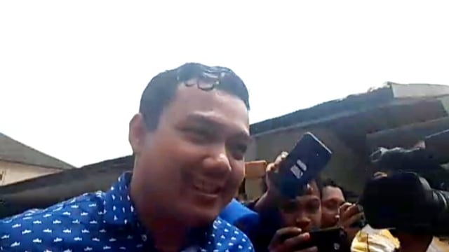 Putra Wali Kota Surabaya Tri Rismaharini, Fuad Bernardi, diperiksa Polda Jatim, terkait kasus amblas Jalan Gubeng. Foto: Yuana Fatwalloh/kumparan