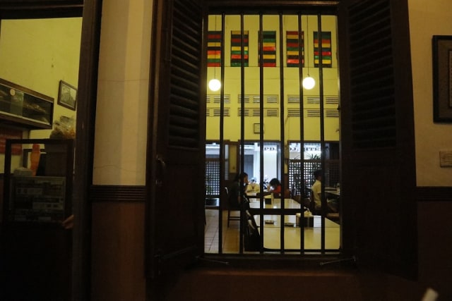 Warung Kopi Purnama, Jalan Akateri No. 22 Bandung. Warkop ini berdiri sejak 1930. (Nida Yasmin)