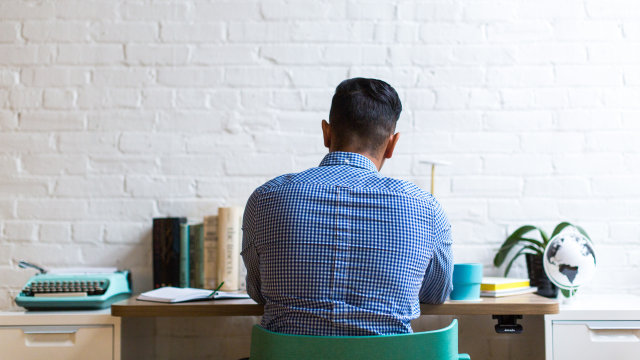 Ilustrasi duduk terlalu lama. Foto: Burst via Pexels.