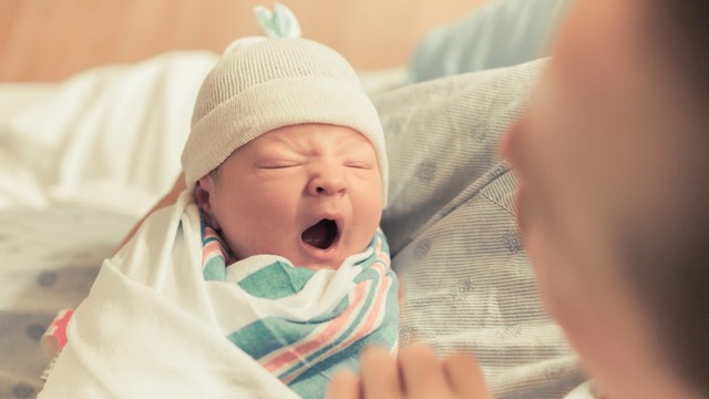 Ilustrasi bayi dibedong. Foto: Shutterstock