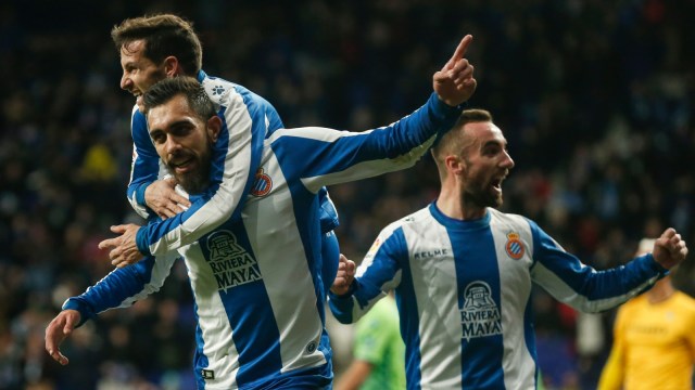 Borja Iglesias merayakan gol Espanyol ke gawang Real Betis. Foto: AFP/Pau Barrena