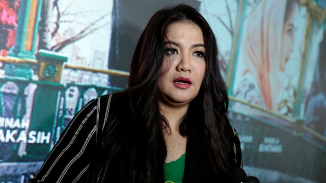 Artis Cornelia Agatha saat hadir di peluncuran poster film Si Doel The Movie 2 di Cinere Depok Rabu (27/3). Foto: Ronny