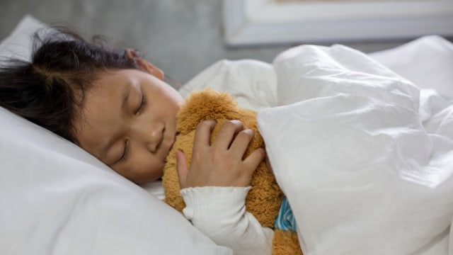 Ilustrasi anak positif COVID-19. Foto: Shutter Stock