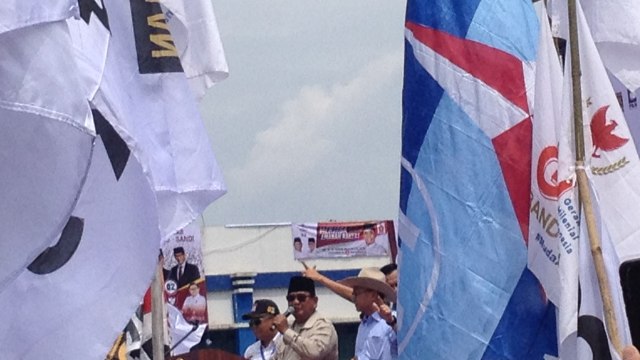 Calon presiden Prabowo Subianto membahas banyak tema saat orasi politik pada kampanye terbuka di lapangan Sidolig-Persib, Jalan A Yani, Bandung, Kamis (28/3). (Iman Herdiana)
