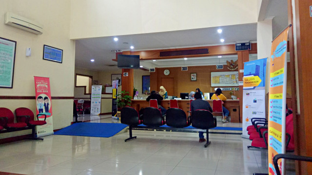 Suasana di dalam Kantor Pelayanan Pajak (KPP) Pratama Jakarta Menteng I. Foto: Nicha Muslimawati/kumparan