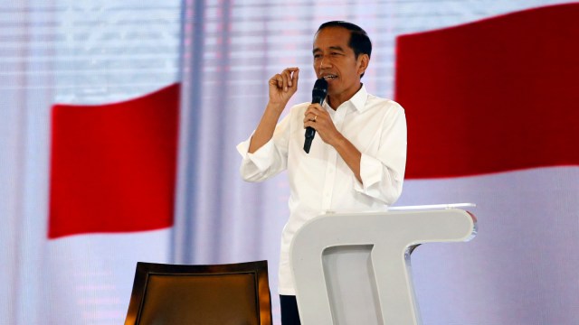 Capres no urut 01, Joko Widodo saat menyampaikan pendapatnya saat Debat Ke IV Pilpres 2019 di Hotel Shangri-La, Jakarta Pusat, Sabtu, (30/3). Foto: REUTERS/Willy Kurniawan