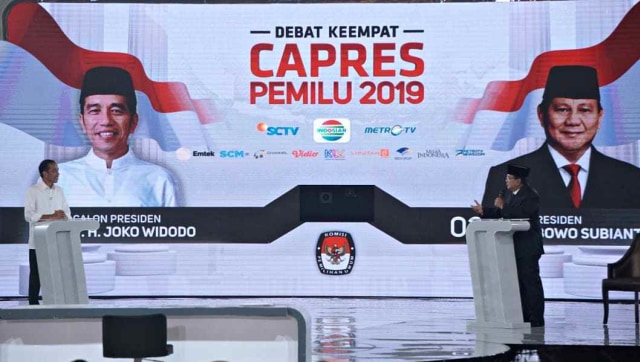 Capres no urut 01, Joko Widodo dan Capres no urut 02, Prabowo Subianto saat Debat Ke IV Pilpres 2019 di Hotel Shangri-La, Jakarta Pusat, Sabtu, (30/3). Foto: Fanny Kusumawardhani/kumparan