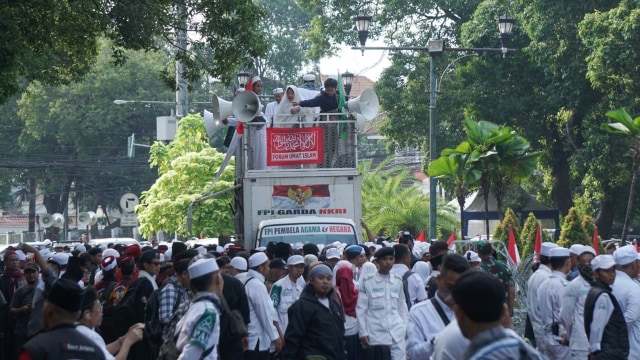 Suasana di depan kantor KPU jelang Apel Siaga Umat 313 Foto: Irfan Adi Saputra/kumparan
