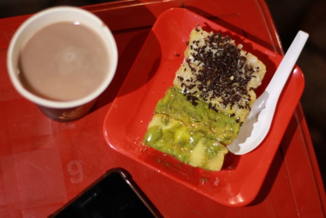 Kue Pancong Lumer spesial Kedai Shoppu | foto: Latifah Desti Lustikasari/Lampung Geh