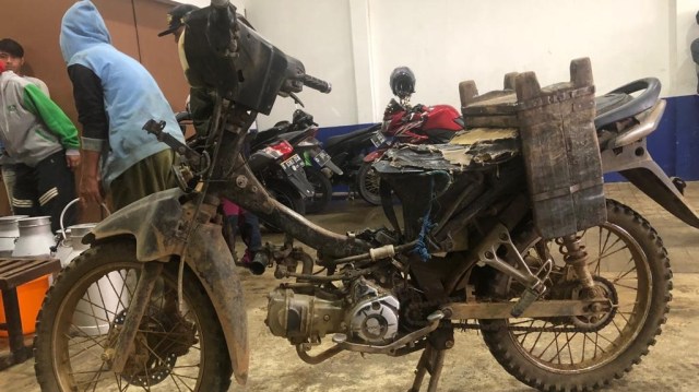 Motor bebek trail milik peternak sapi perah di Pegunungan Windu dan Pegunungan Malabar, Kecamatan Pengalengan, Kabupaten Bandung. Foto: Arifin Asydad / kumparan