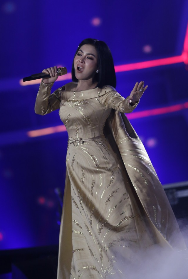 Penyanyi Syahrini tampil di acara Shopee di ICE BSD Tangerang Selatan Minggu (31/3). Foto: Ronny