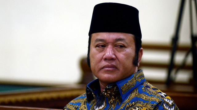 Bupati Lampung Selatan noaktif Zainudin Hasan saat menjalani sidang dengan agenda pembacaan tuntutan di Pengadilan Tipikor Bandar Lampung, Lampung, Senin (1/4). Foto: ANTARA FOTO/Ardiansyah