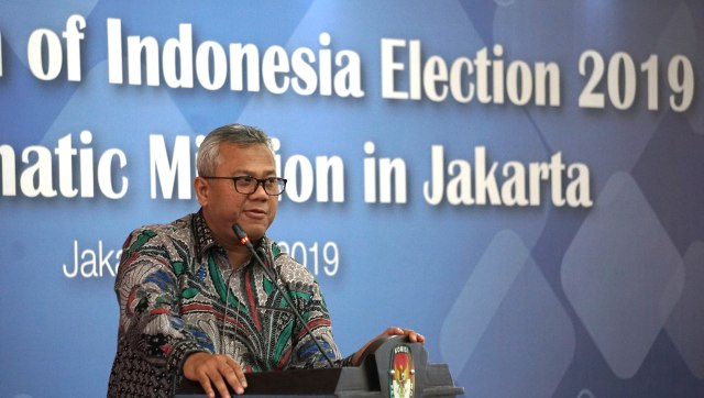 Ketua KPU, Arief Budiman dalam acara Diseminasi tentang Pemilu bersama 170 Duta Besar Negara Sahabat di Ruang Sidang Utama KPU RI, Jakarta, Selasa (2/4). Foto: Nugroho Sejati/kumparan